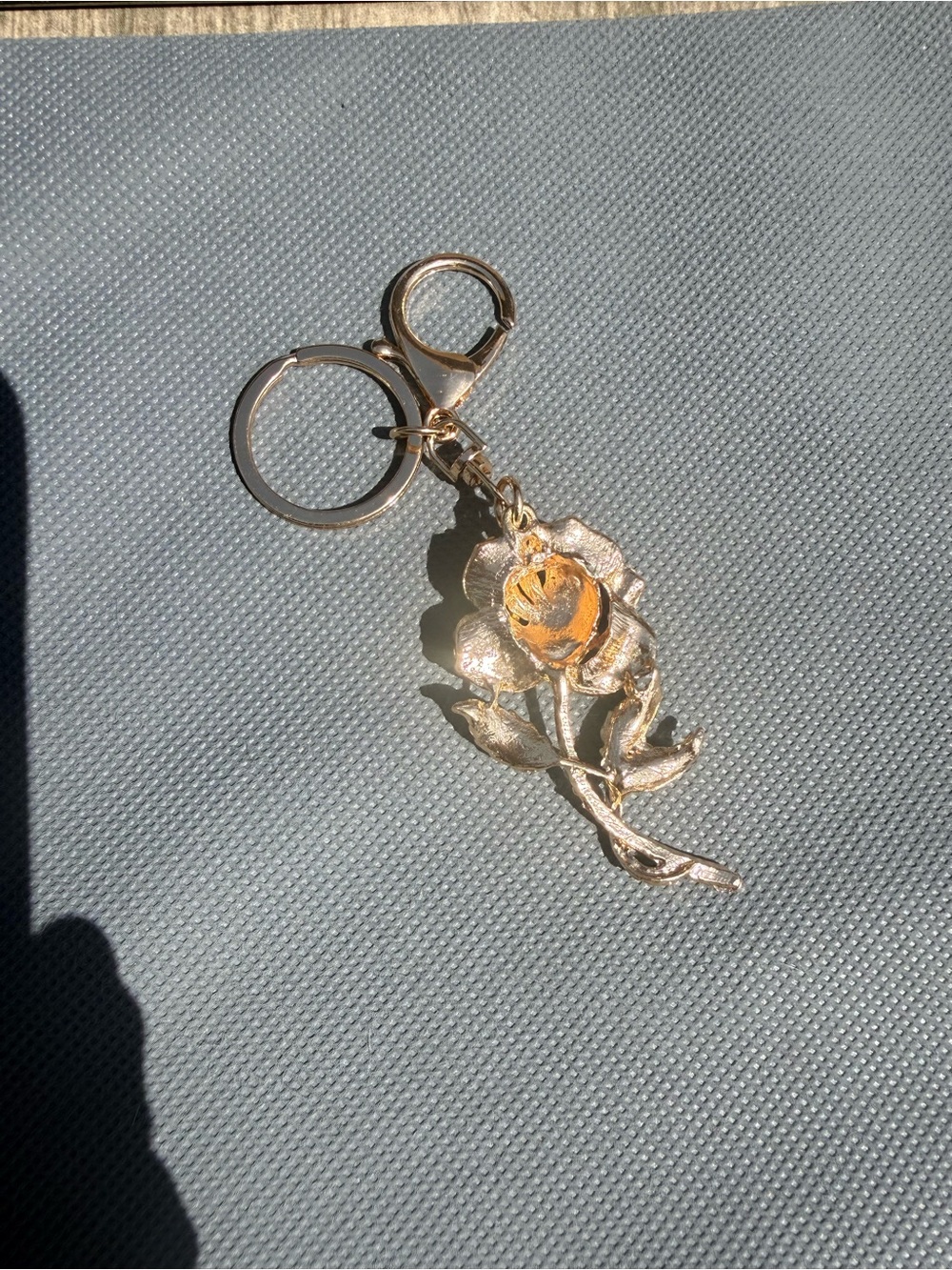 NWT Pink Crystal Rose Keyring with Green Accent Leaves Rhinestone - Picture 7 of 7